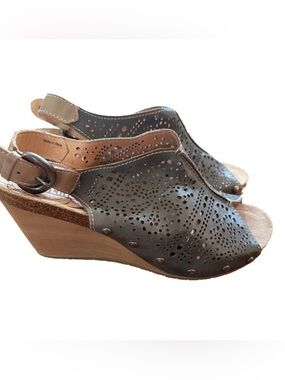 PIKOLINOS Women's Benissa Moss Green Perforated Wedge Sandals